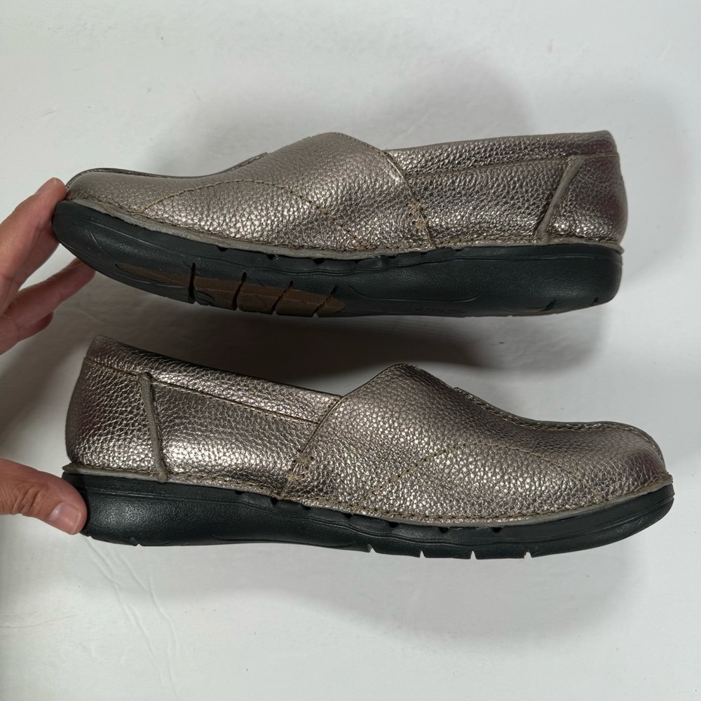Clarks Un Loop Stride Pebble Metallic Leather Sli… - image 8